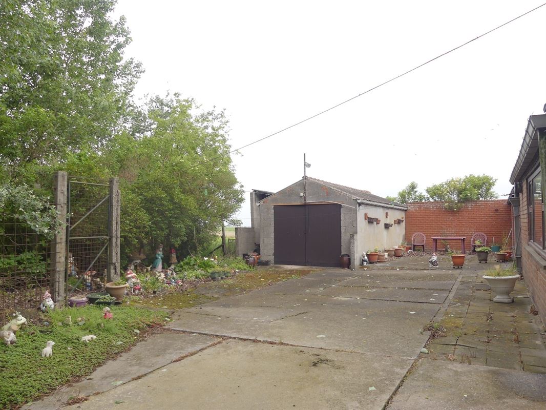Te renoveren of te slopen alleenstaande woning op 1.080 m²