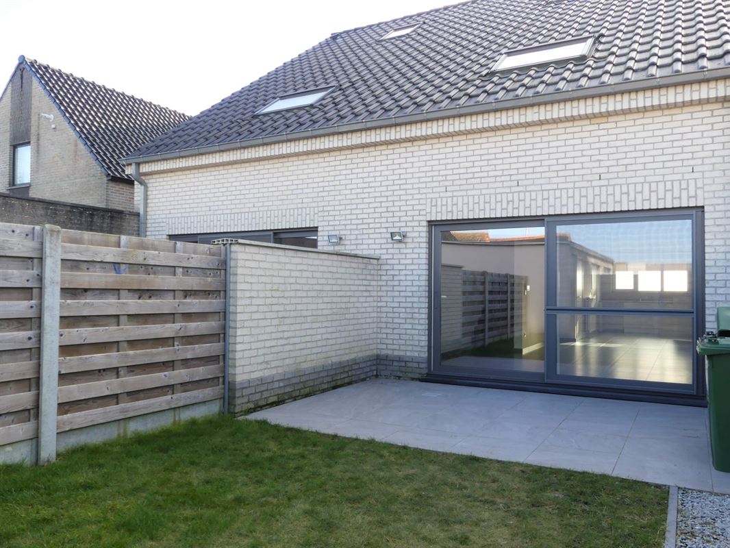 Instapklare woning met garage en tuintje in de woonkern van Beerst