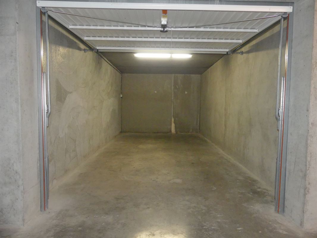 Ruim dakappartement met 2 slaapkamers en garage