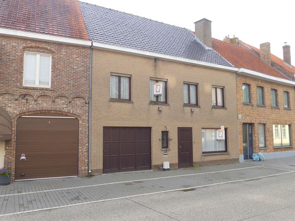 Te renoveren dorpswoning met tuintje en garage