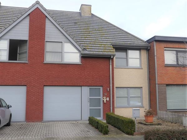 Instapklare gezinswoning met garage en tuin nabij het centrum van Diksmuide