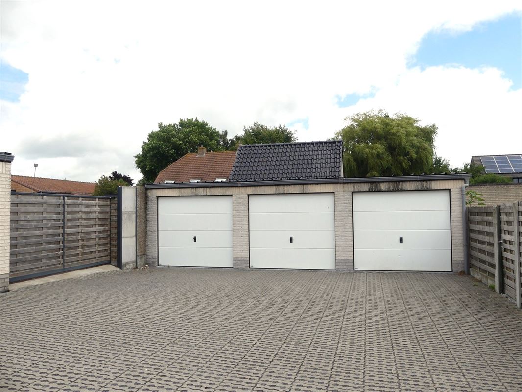 Instapklare woning met garage en tuintje in de woonkern van Beerst