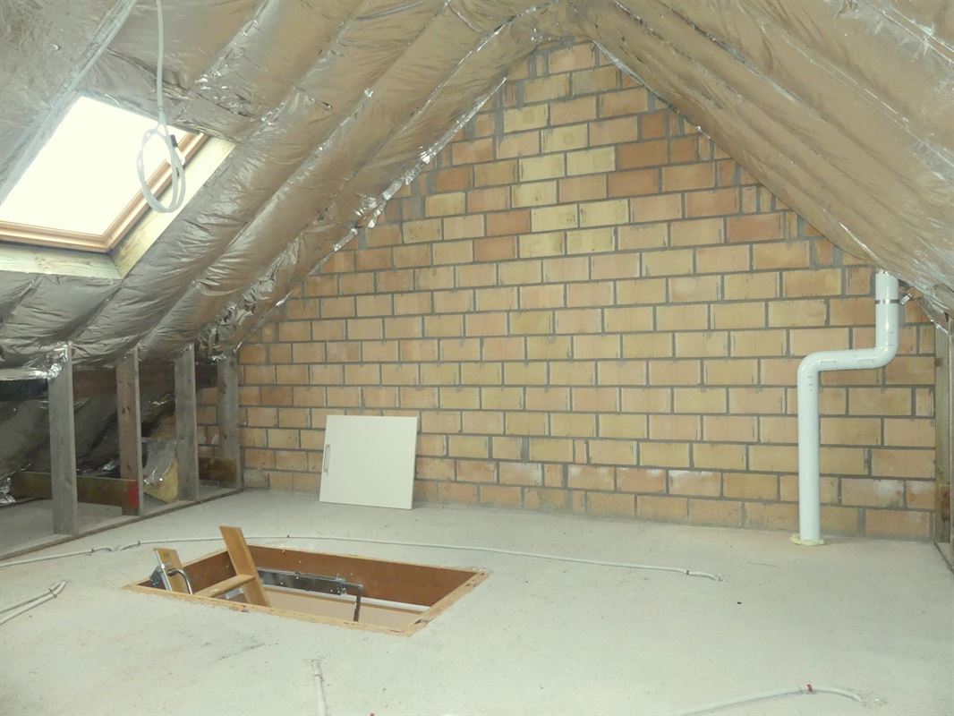 Instapklare woning met garage en tuintje in de woonkern van Beerst