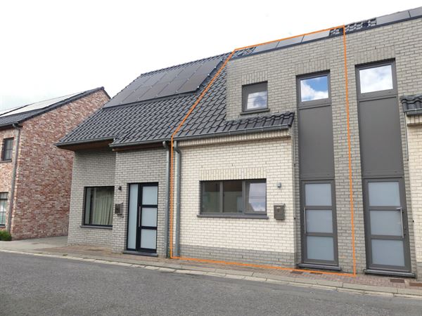 Instapklare woning met garage en tuintje in de woonkern van Beerst