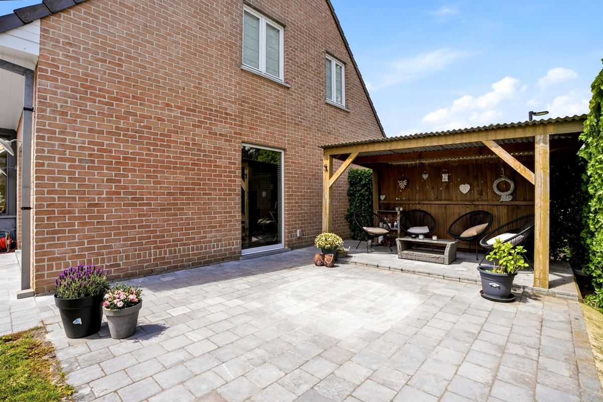 Instapklare gezinswoning met 3 slaapkamers, garage en zonnige tuin in een rustige verkaveling
