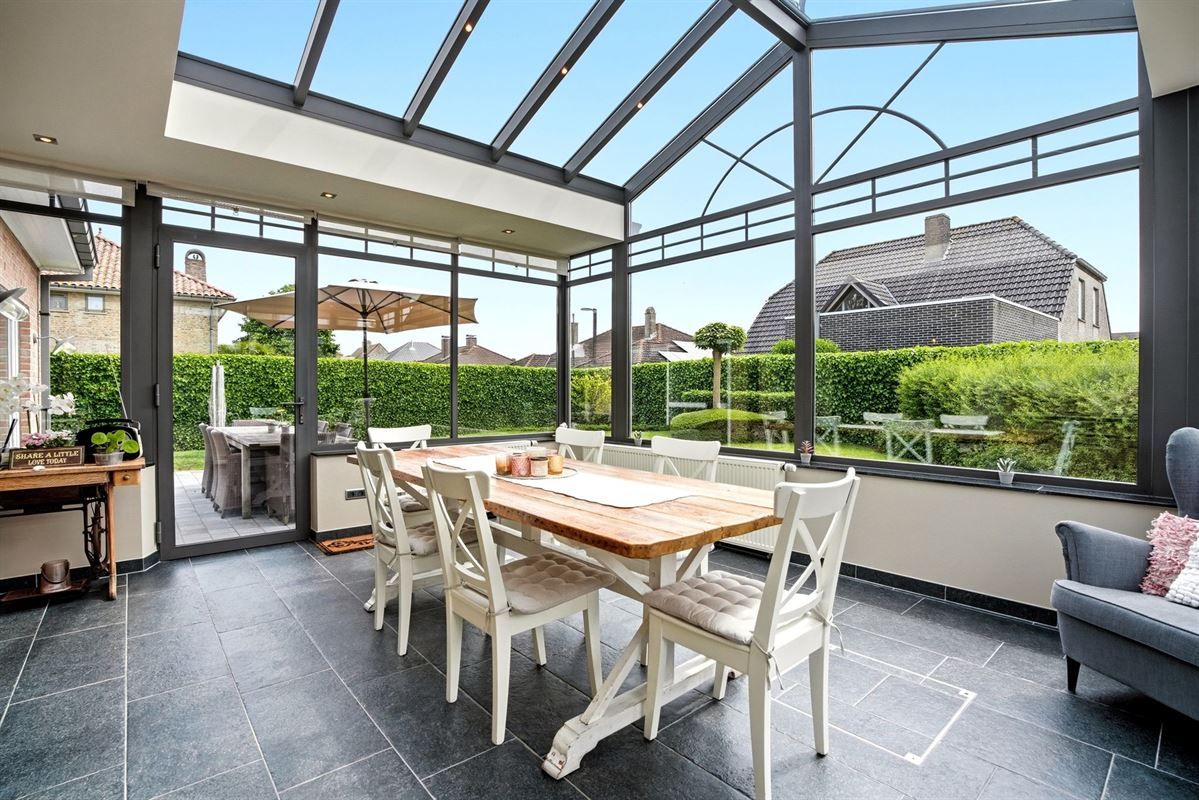Instapklare gezinswoning met 3 slaapkamers, garage en zonnige tuin in een rustige verkaveling