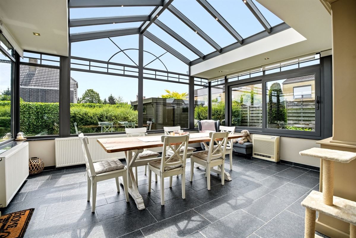 Instapklare gezinswoning met 3 slaapkamers, garage en zonnige tuin in een rustige verkaveling