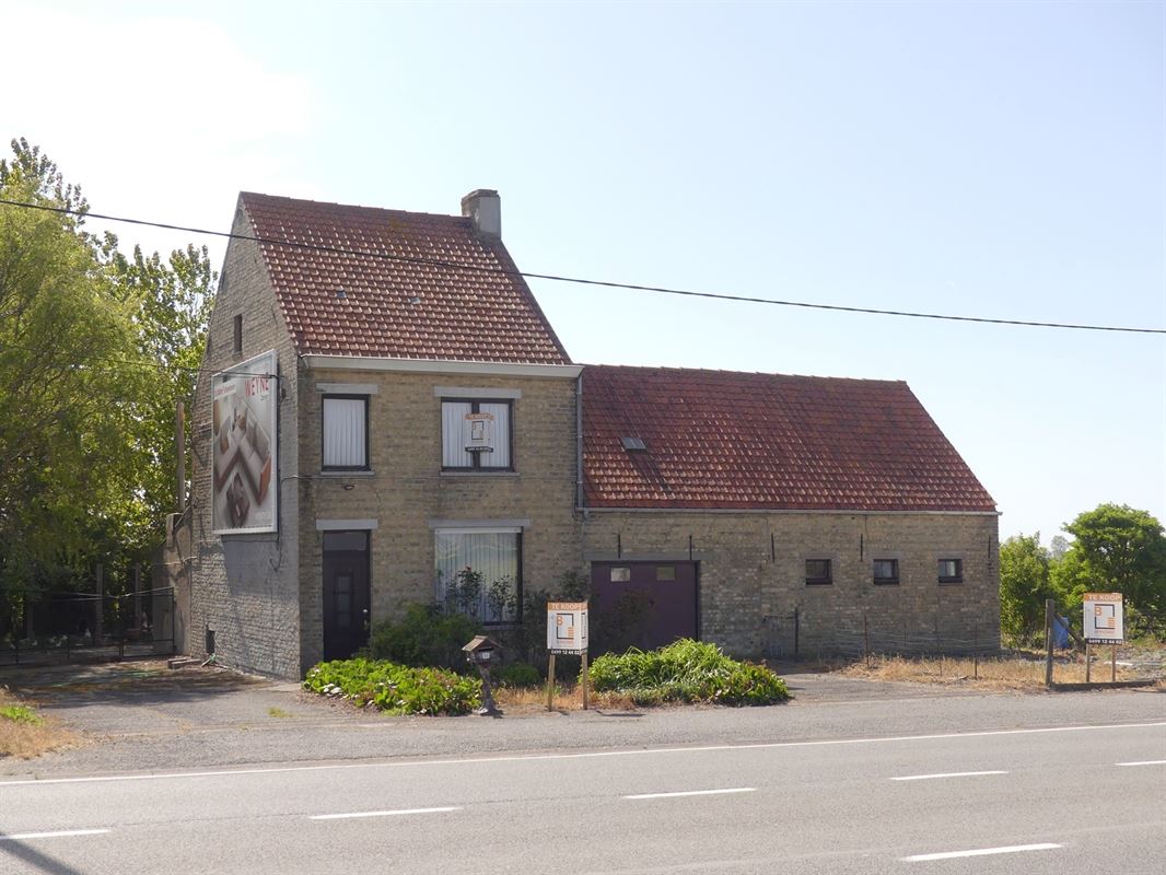 Te renoveren of te slopen alleenstaande woning op 1.080 m²