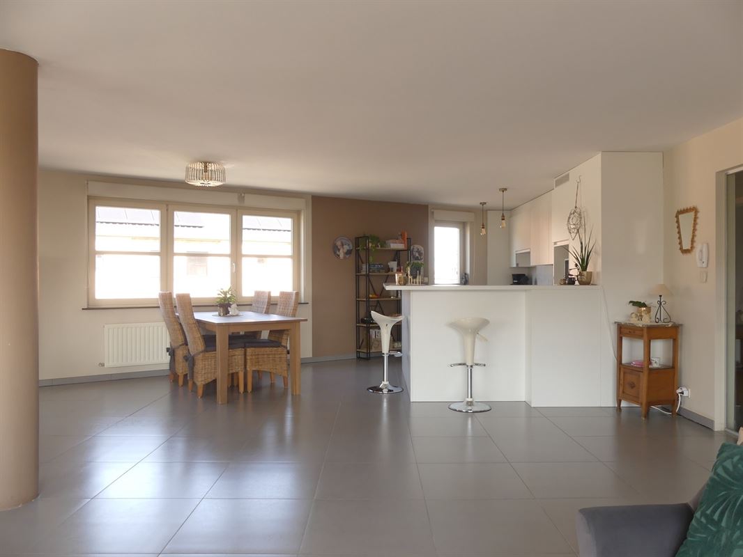 Ruim en lichtrijke appartement op het 1ste verdiep, met garage - 2 à 3 slaapkamers - in de dorpskern van Beerst