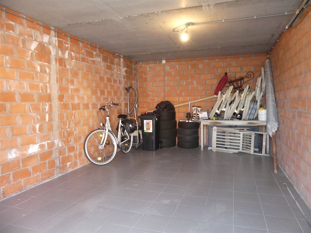 Ruim en lichtrijke appartement op het 1ste verdiep, met garage - 2 à 3 slaapkamers - in de dorpskern van Beerst