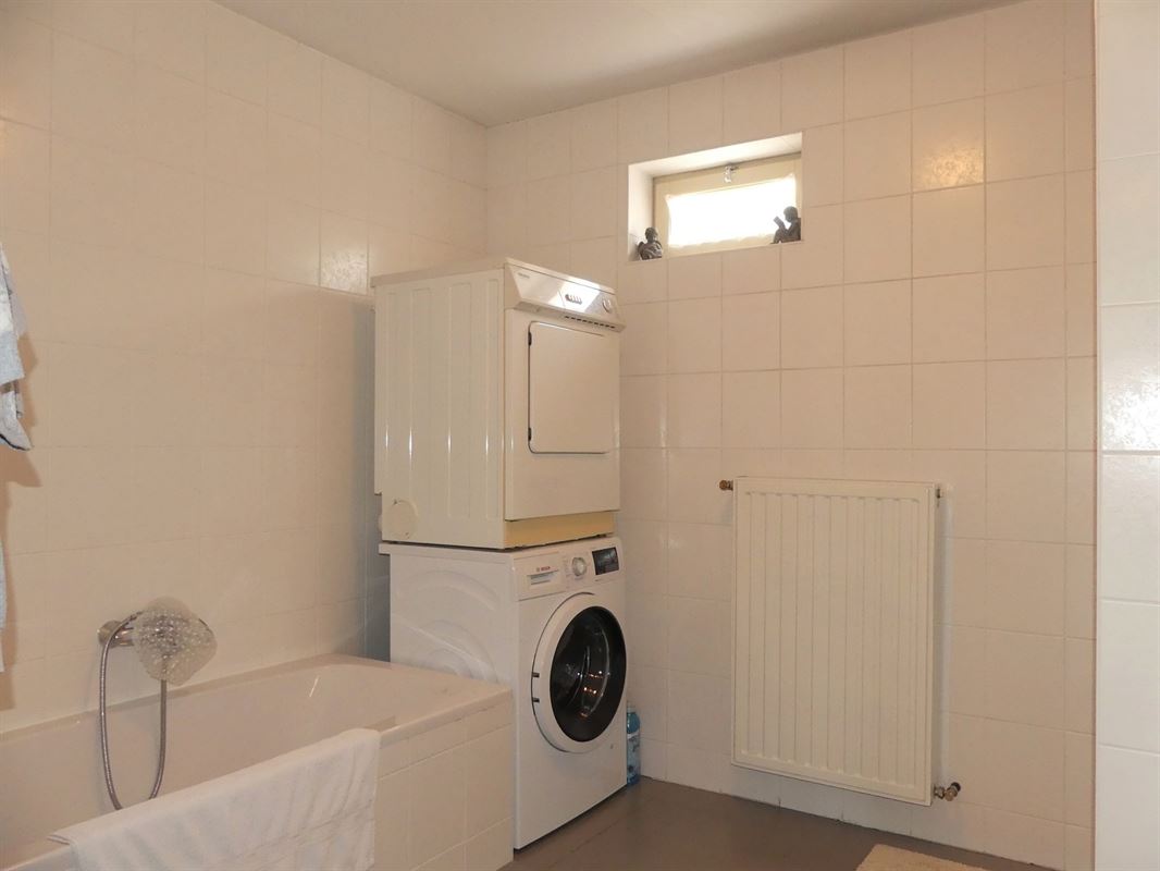 Ruim en lichtrijke appartement op het 1ste verdiep, met garage - 2 à 3 slaapkamers - in de dorpskern van Beerst