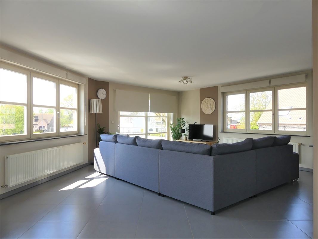 Ruim en lichtrijke appartement op het 1ste verdiep, met garage - 2 à 3 slaapkamers - in de dorpskern van Beerst