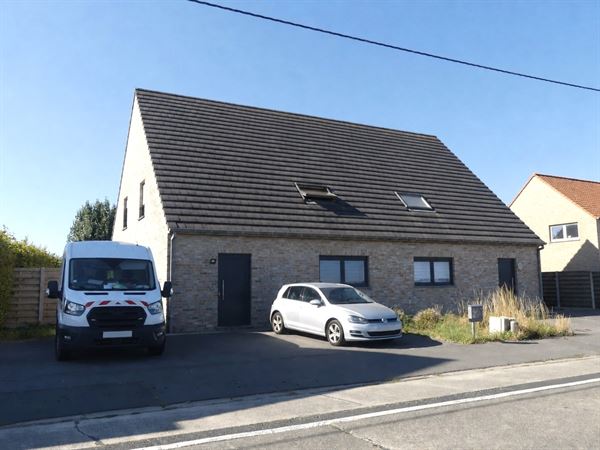 Instapklare lage energiewoning met 4 slaapkamers, 2 badkamers en tuin