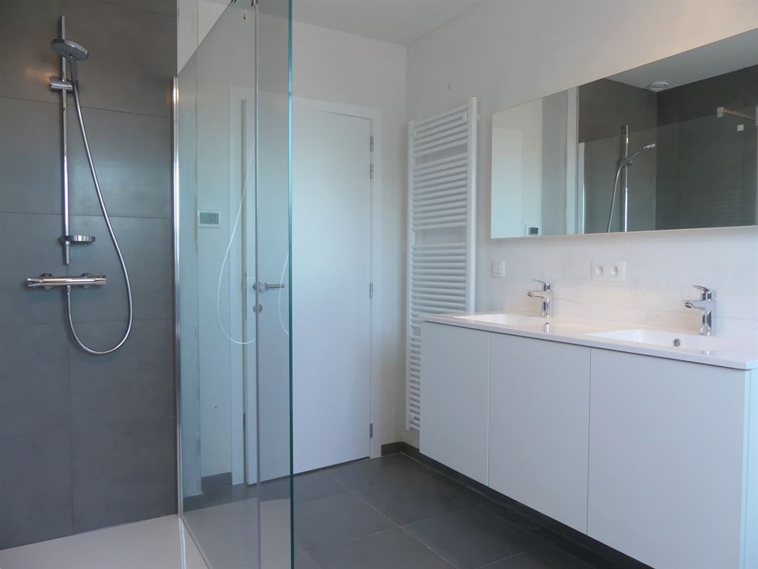 Recent nieuwbouw duplex-appartement met zonnig