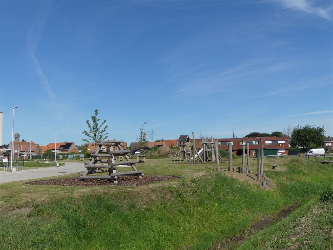 Nieuwbouwwoning met 3 slaapkamers en tuin nabij het centrum van Diksmuide