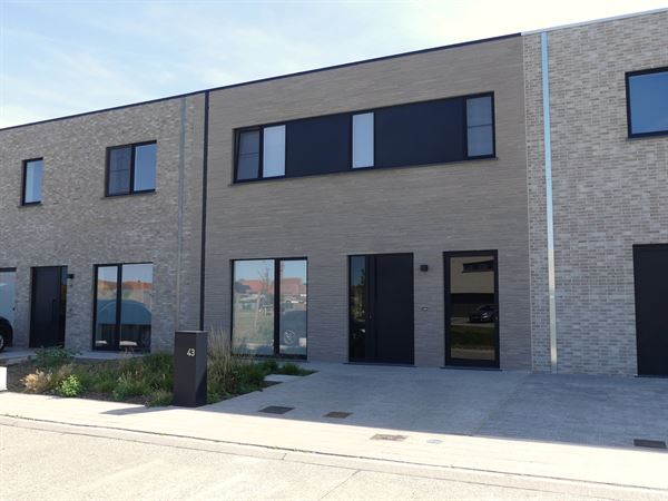 Nieuwbouwwoning met 3 slaapkamers en tuin nabij het centrum van Diksmuide
