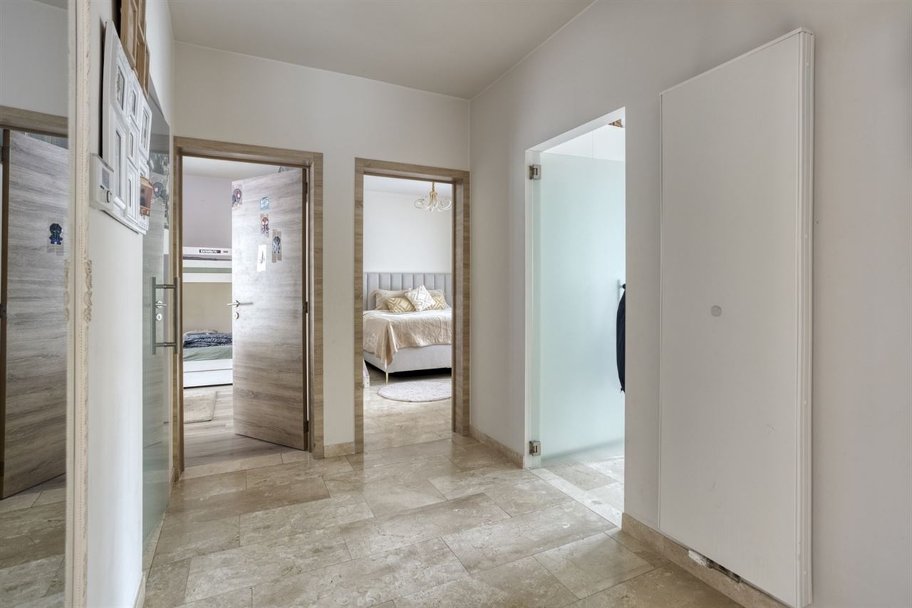Lichtrijk en instapklaar appartement (120m²) met 3 slpk + koer