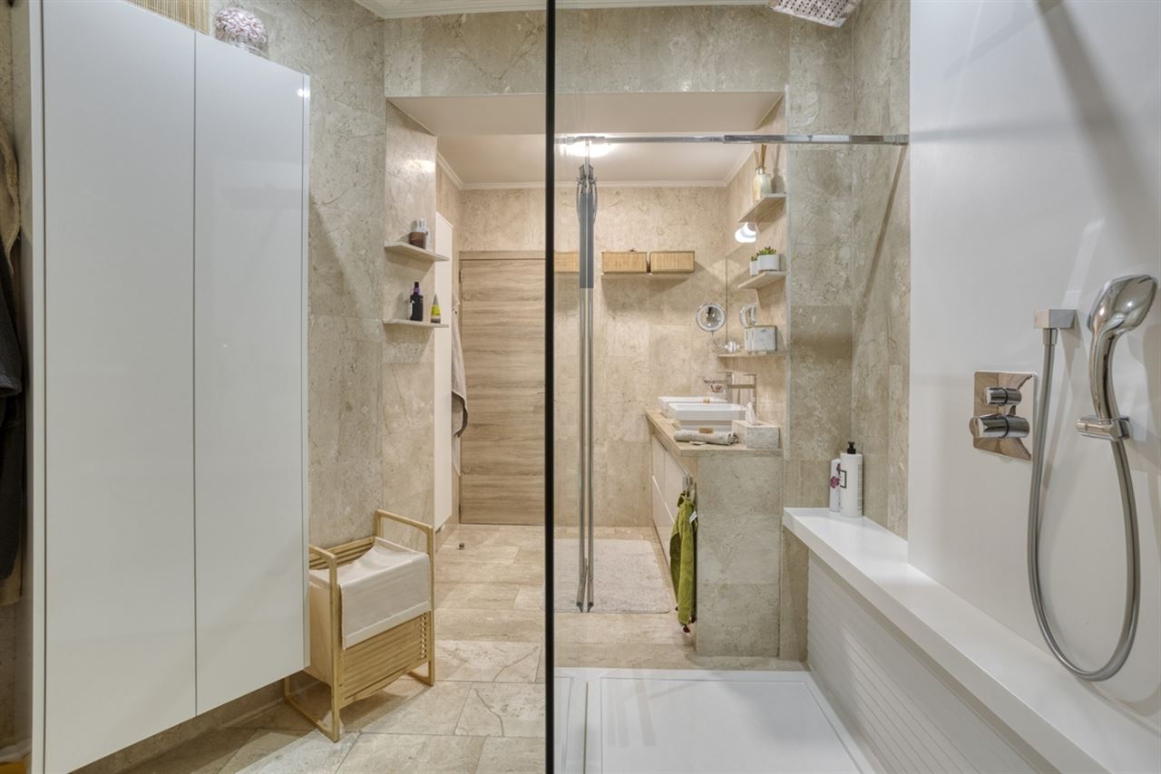 Lichtrijk en instapklaar appartement (120m²) met 3 slpk + koer