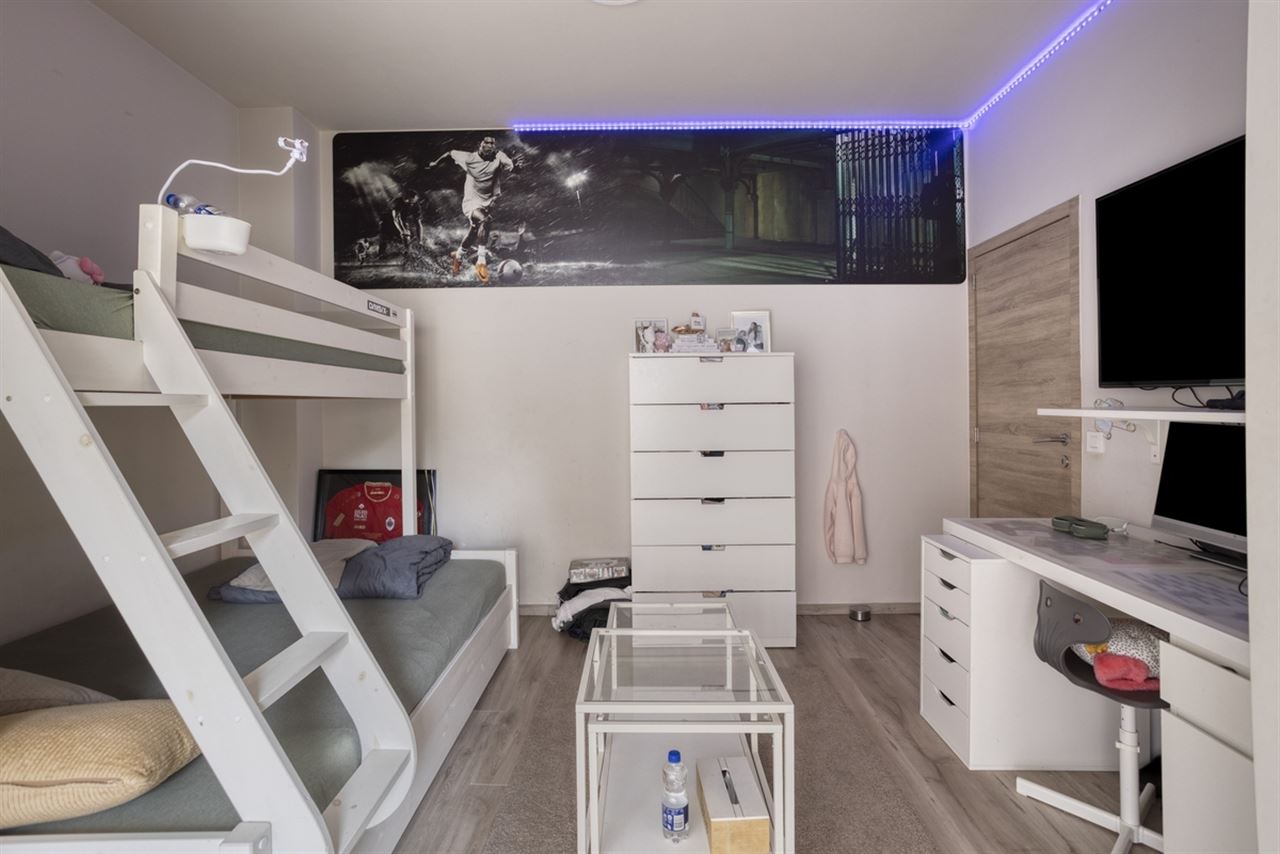 Lichtrijk en instapklaar appartement (120m²) met 3 slpk + koer