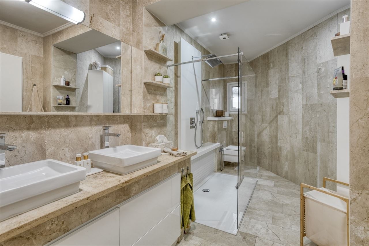 Lichtrijk en instapklaar appartement (120m²) met 3 slpk + koer
