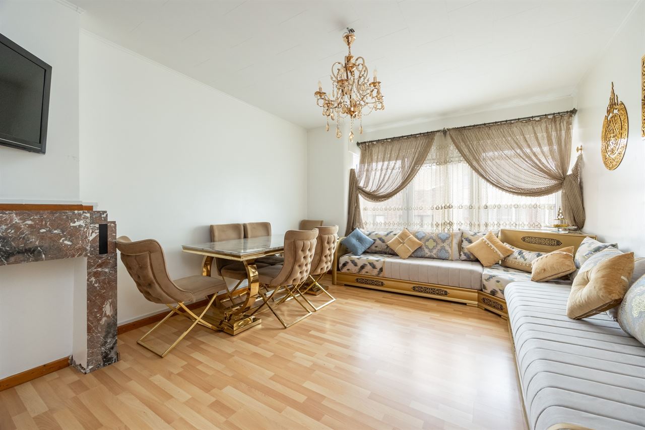 APPARTEMENTSGEBOUW BESTAANDE UIT 4 RUIME APP