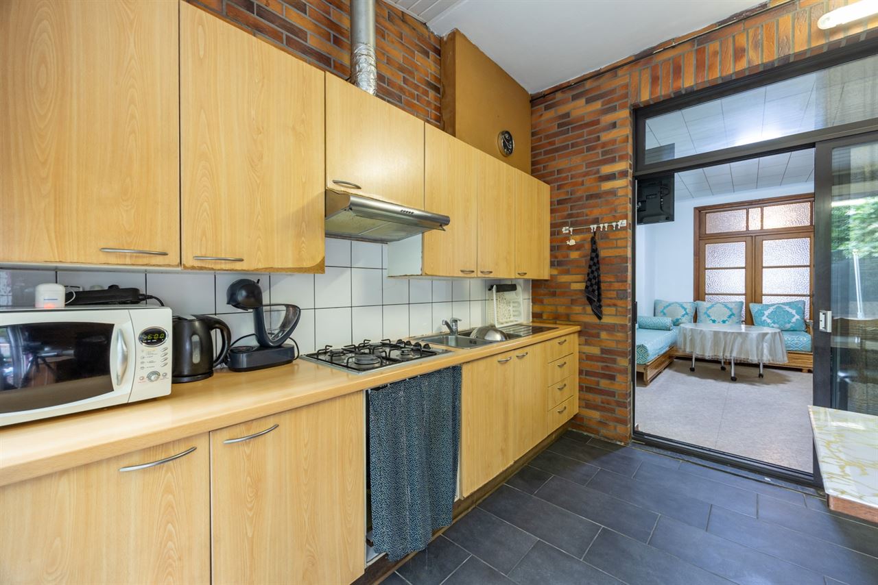 APPARTEMENTSGEBOUW BESTAANDE UIT 4 RUIME APP
