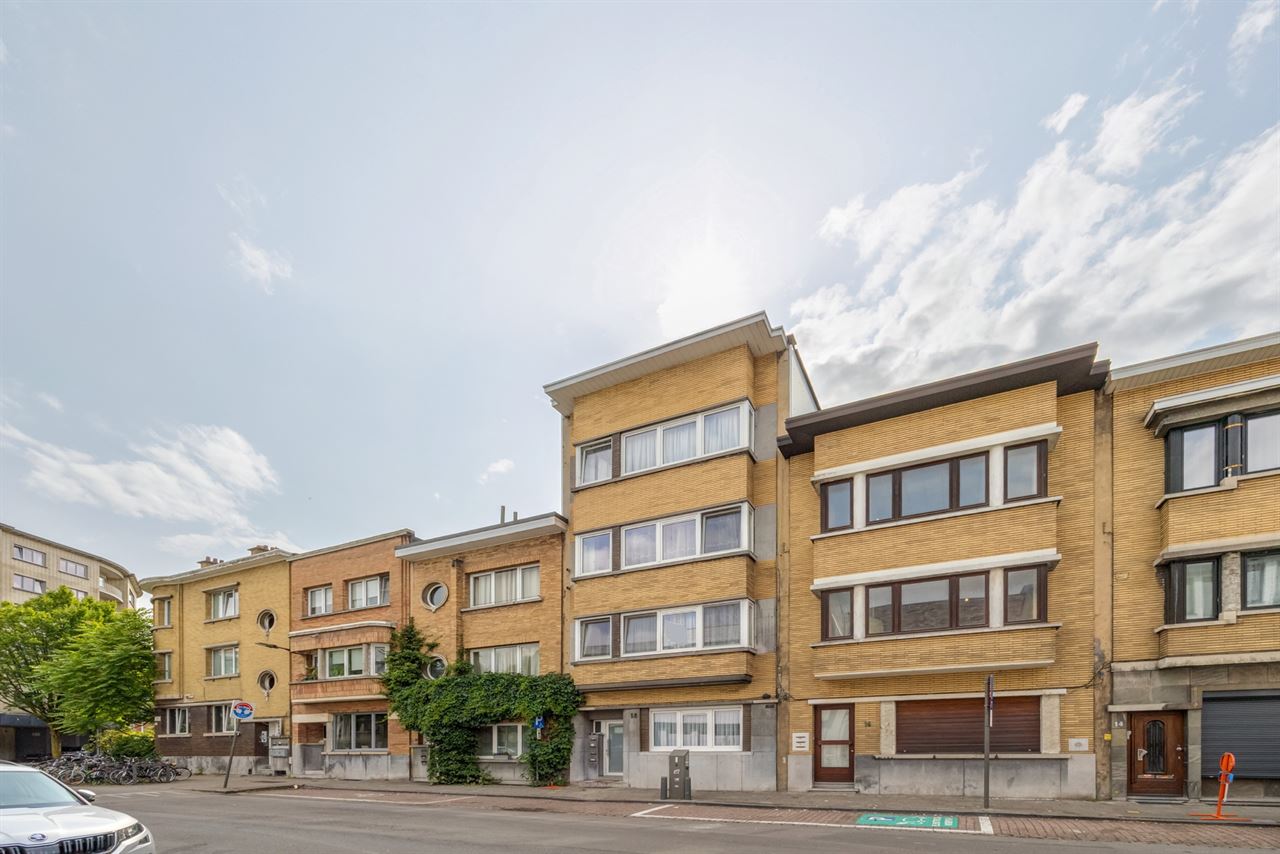 APPARTEMENTSGEBOUW BESTAANDE UIT 4 RUIME APP
