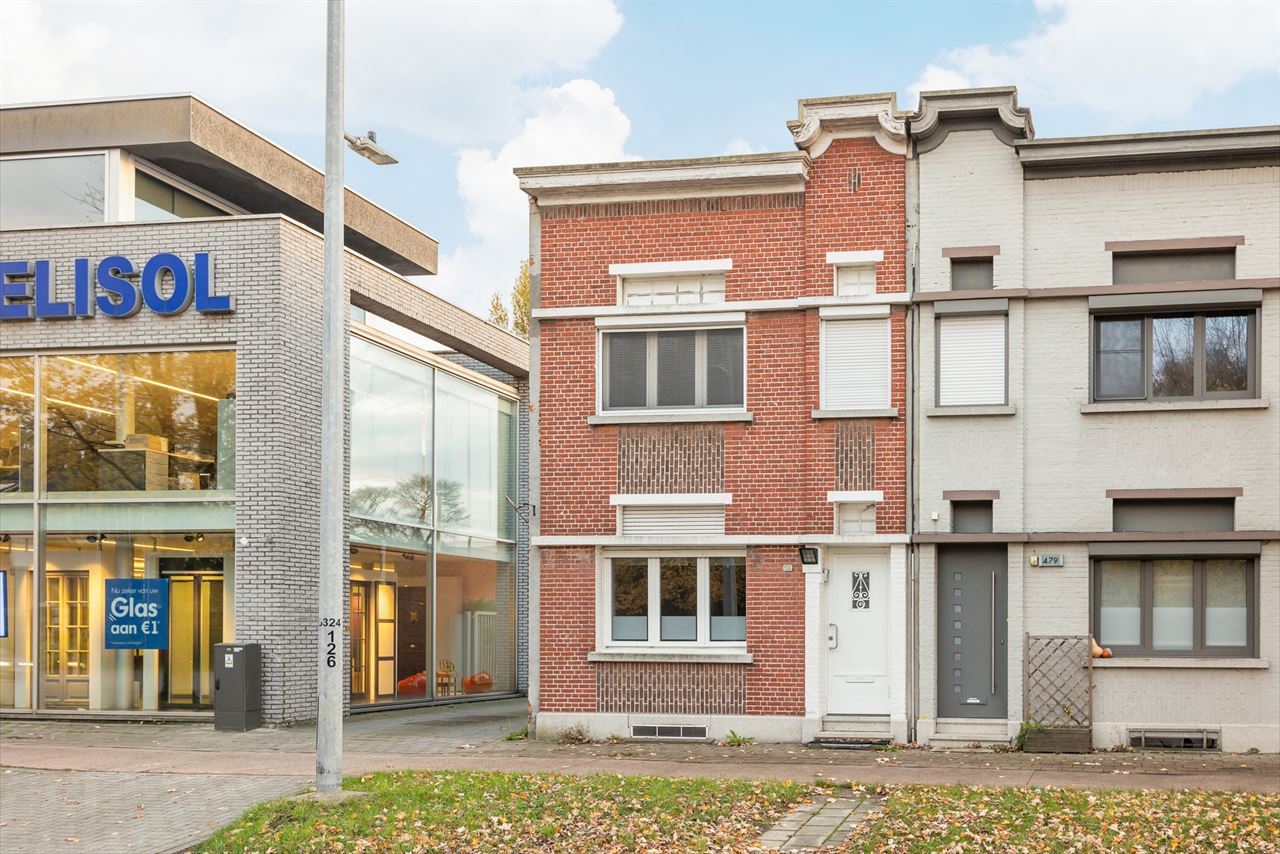 Instapklare halfopen woning met 2/3 slpk + grote tuin