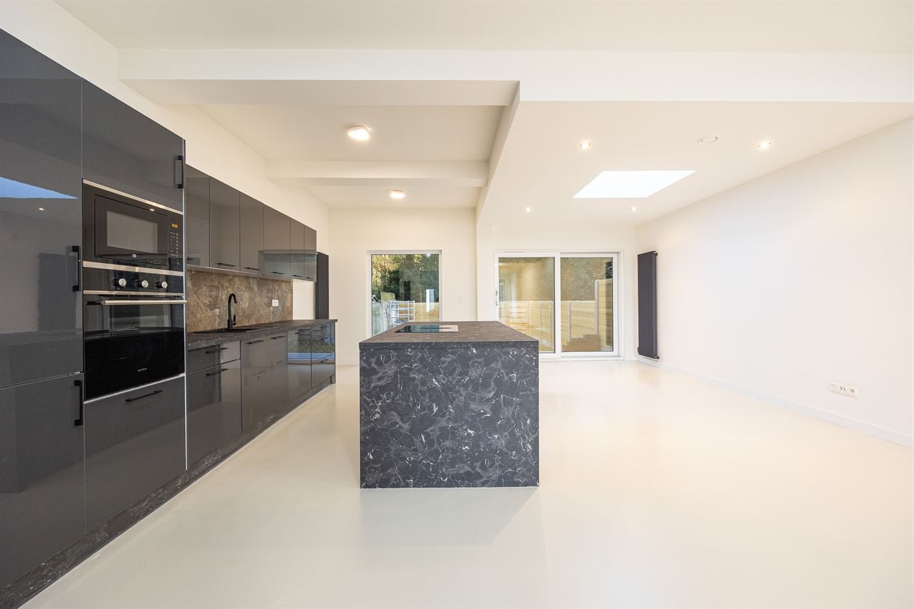 Gerenoveerde woning met unieke parkligging!