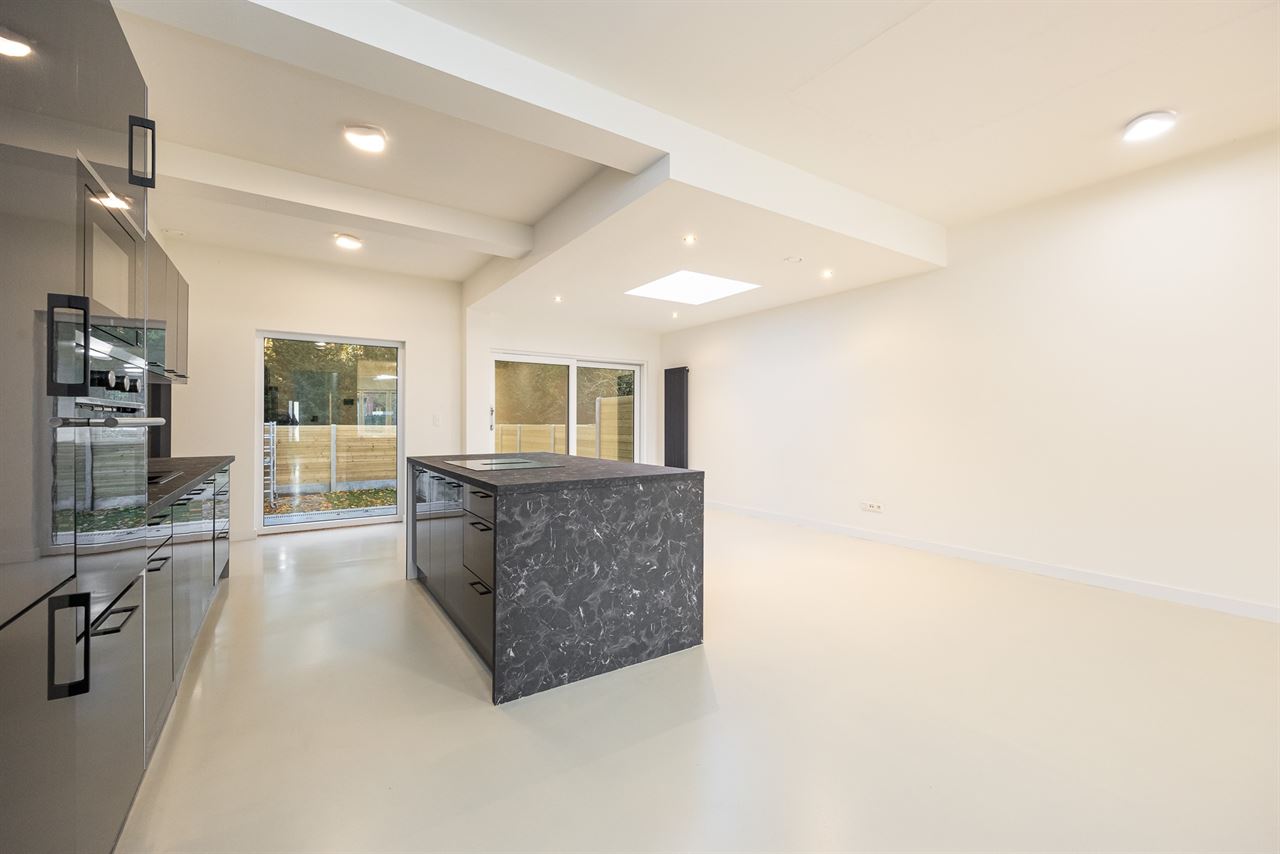 Gerenoveerde woning met unieke parkligging!