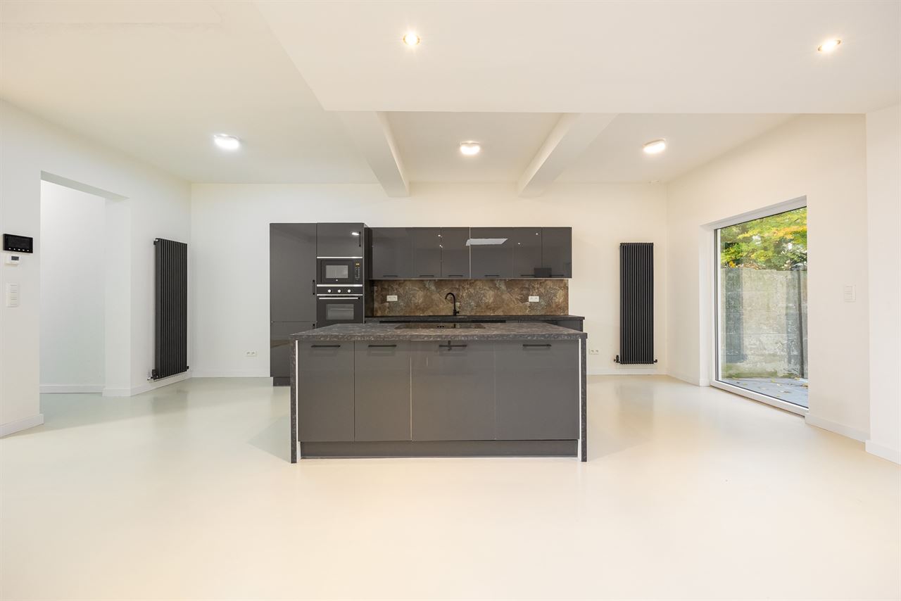 Gerenoveerde woning met unieke parkligging!