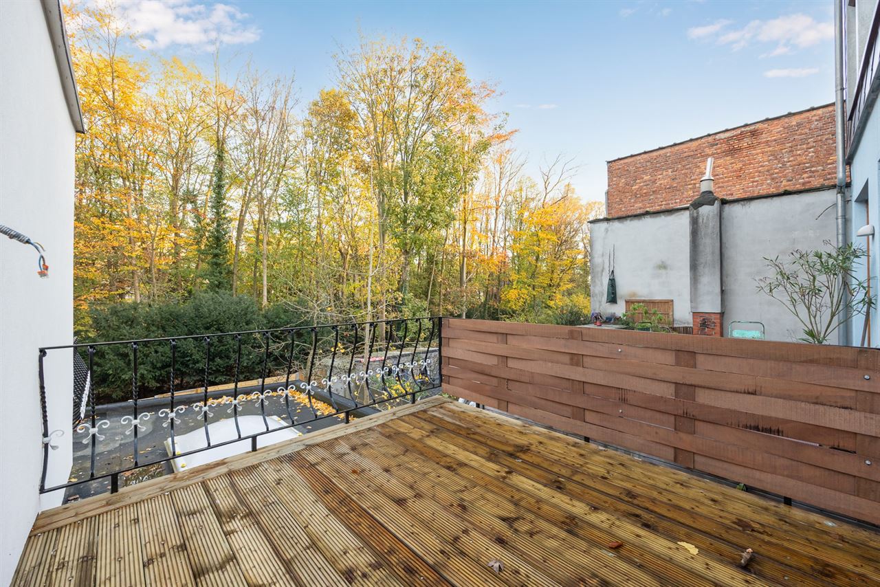 Gerenoveerde woning met unieke parkligging!