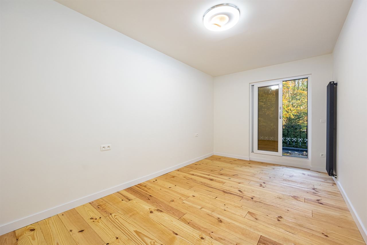Gerenoveerde woning met unieke parkligging!