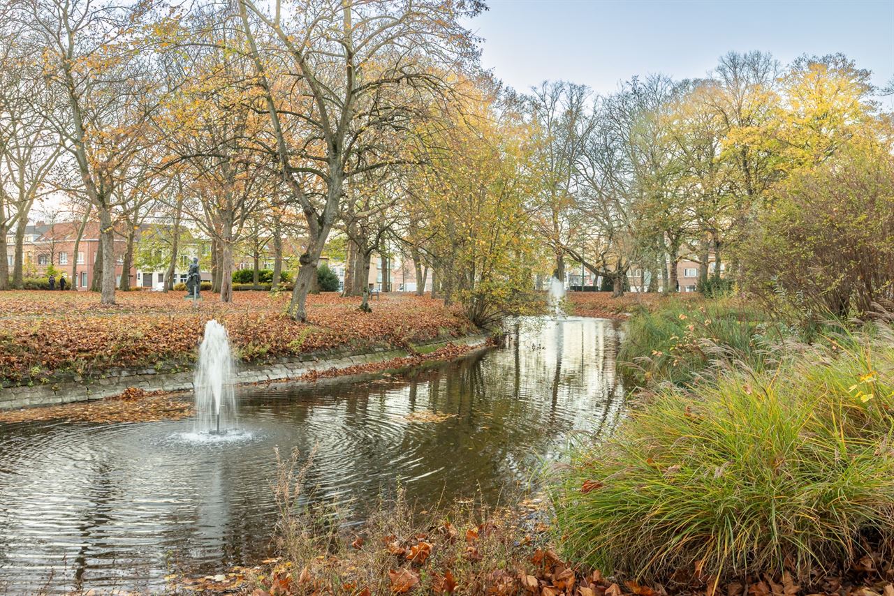 Gerenoveerde woning met unieke parkligging!