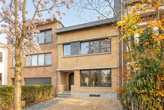 Gerenoveerde woning met unieke parkligging!