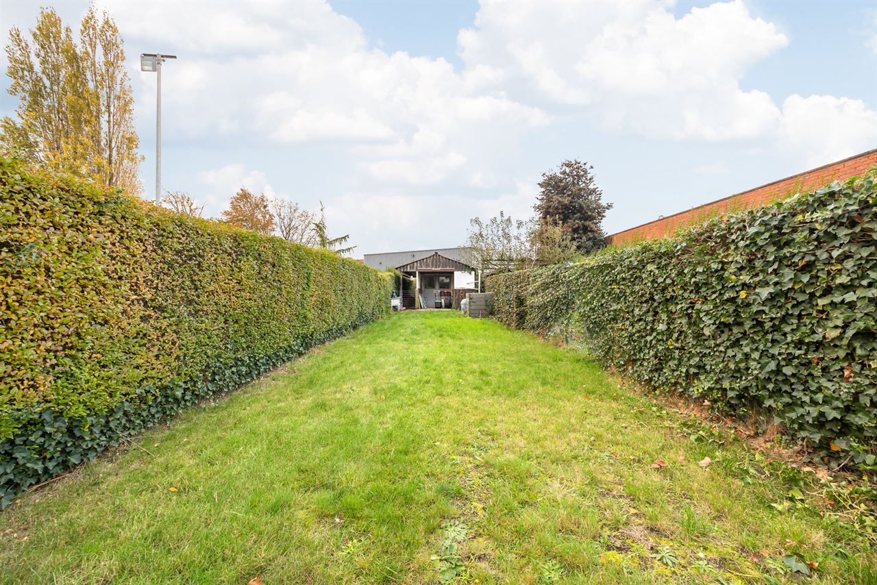 Instapklare halfopen woning met 2/3 slpk + grote tuin