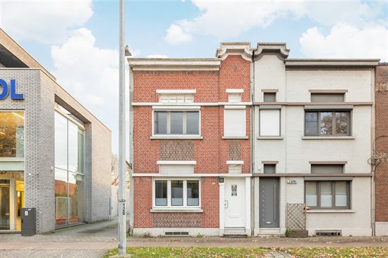 Instapklare halfopen woning met 2/3 slpk + grote tuin