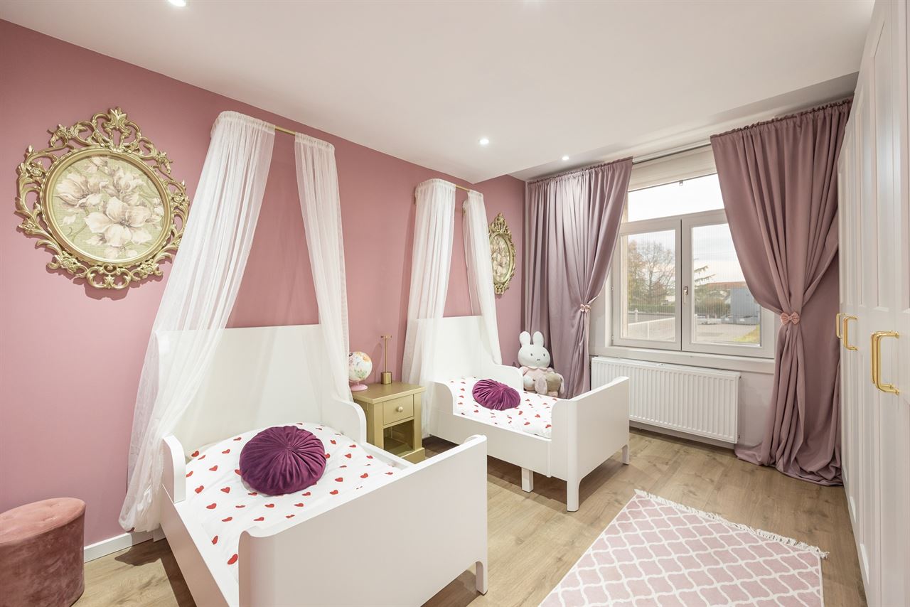 Instapklare halfopen woning met 2/3 slpk + grote tuin