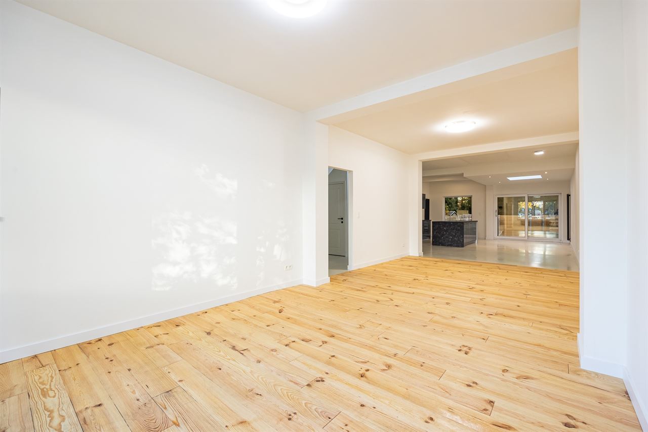 Gerenoveerde woning met unieke parkligging!