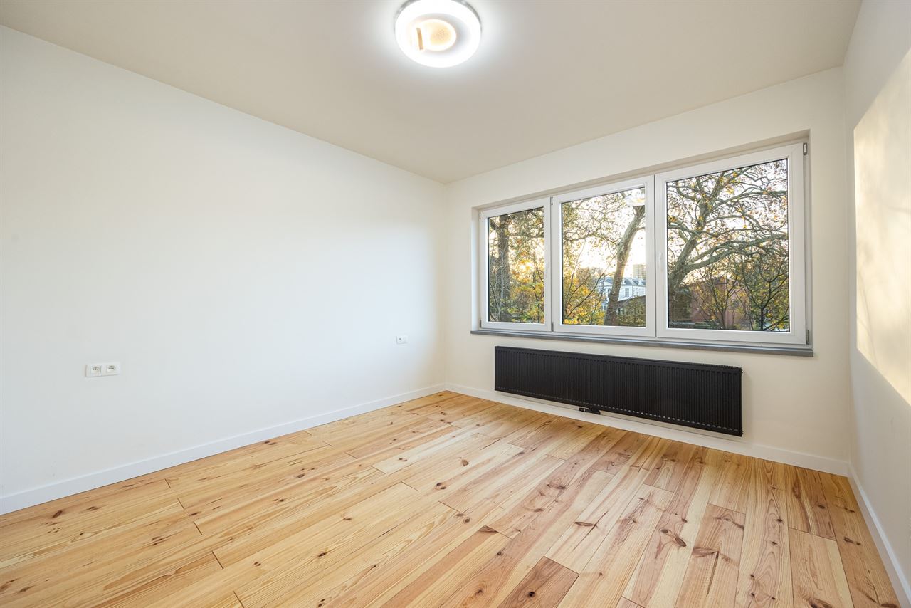 Gerenoveerde woning met unieke parkligging!