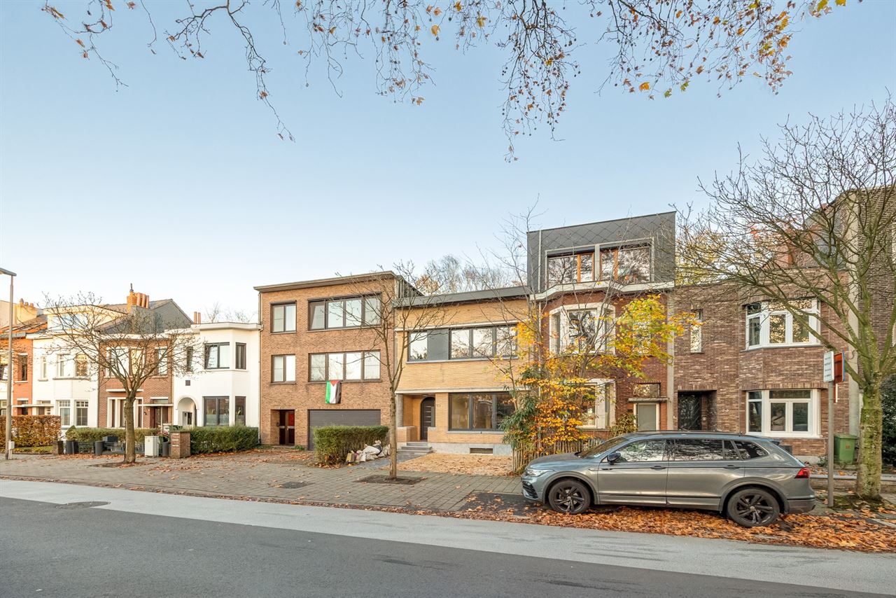 Gerenoveerde woning met unieke parkligging!