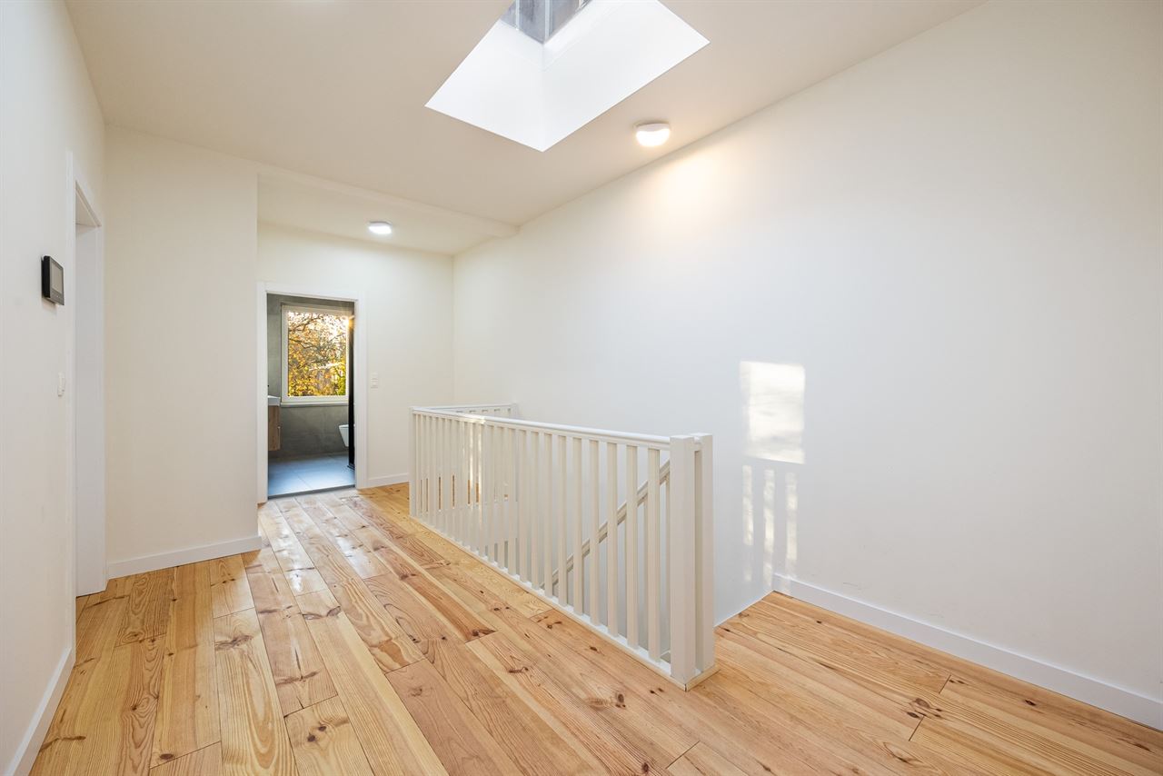 Gerenoveerde woning met unieke parkligging!