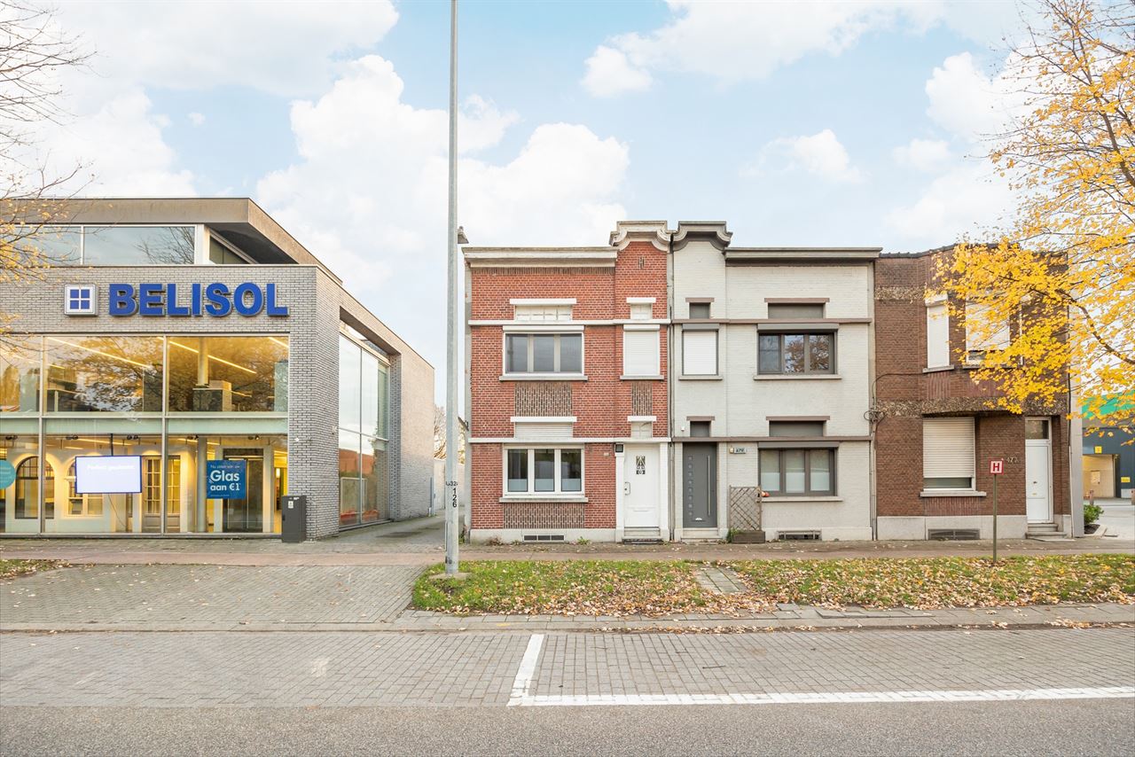 Instapklare halfopen woning met 2/3 slpk + grote tuin