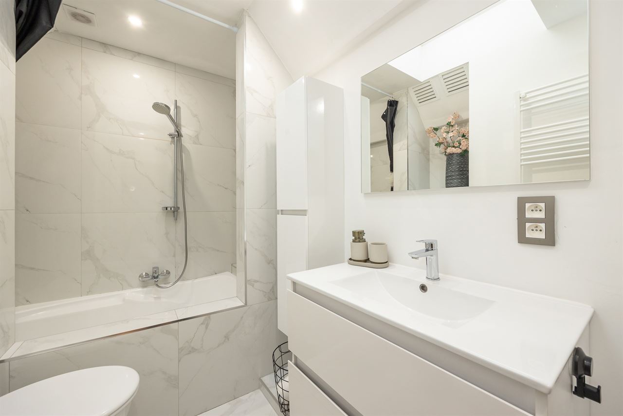 Instapklare halfopen woning met 2/3 slpk + grote tuin