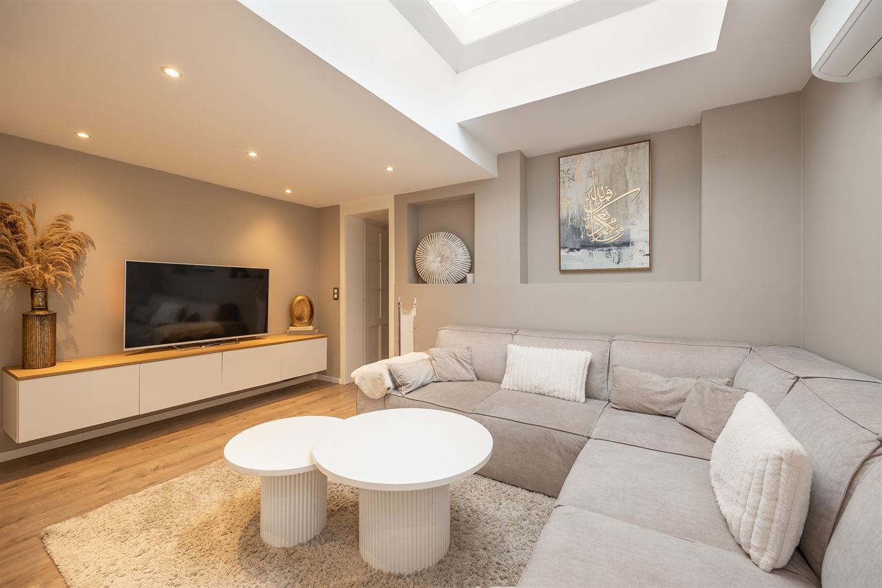 Instapklare halfopen woning met 2/3 slpk + grote tuin