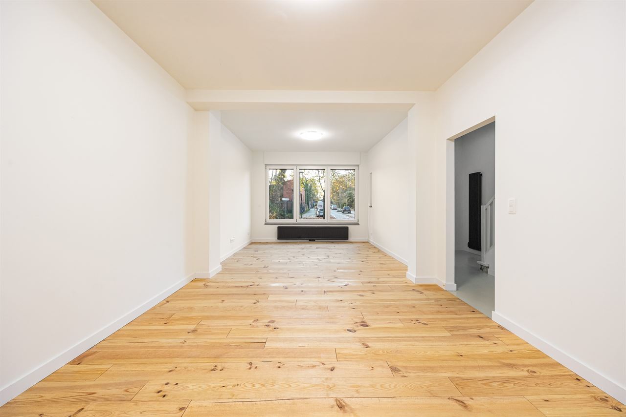 Gerenoveerde woning met unieke parkligging!
