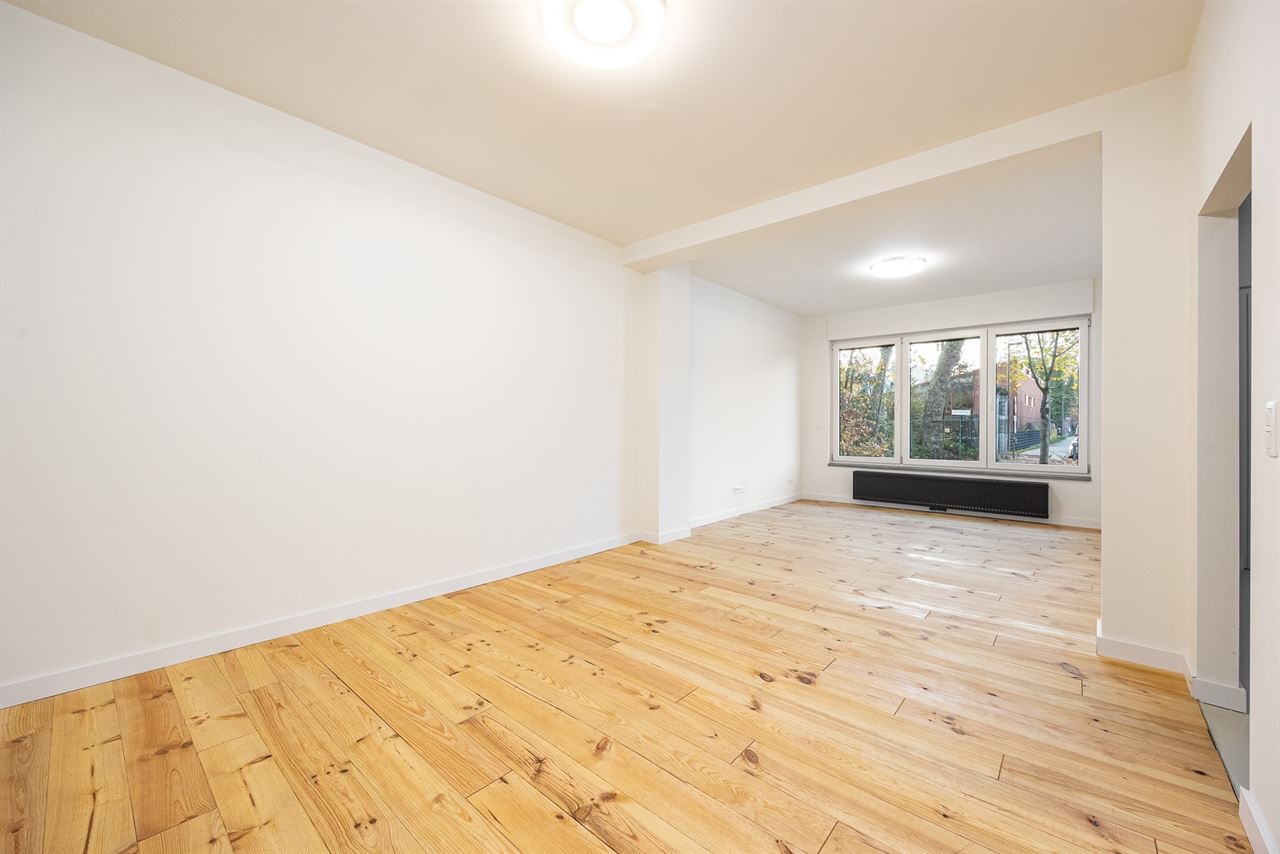 Gerenoveerde woning met unieke parkligging!