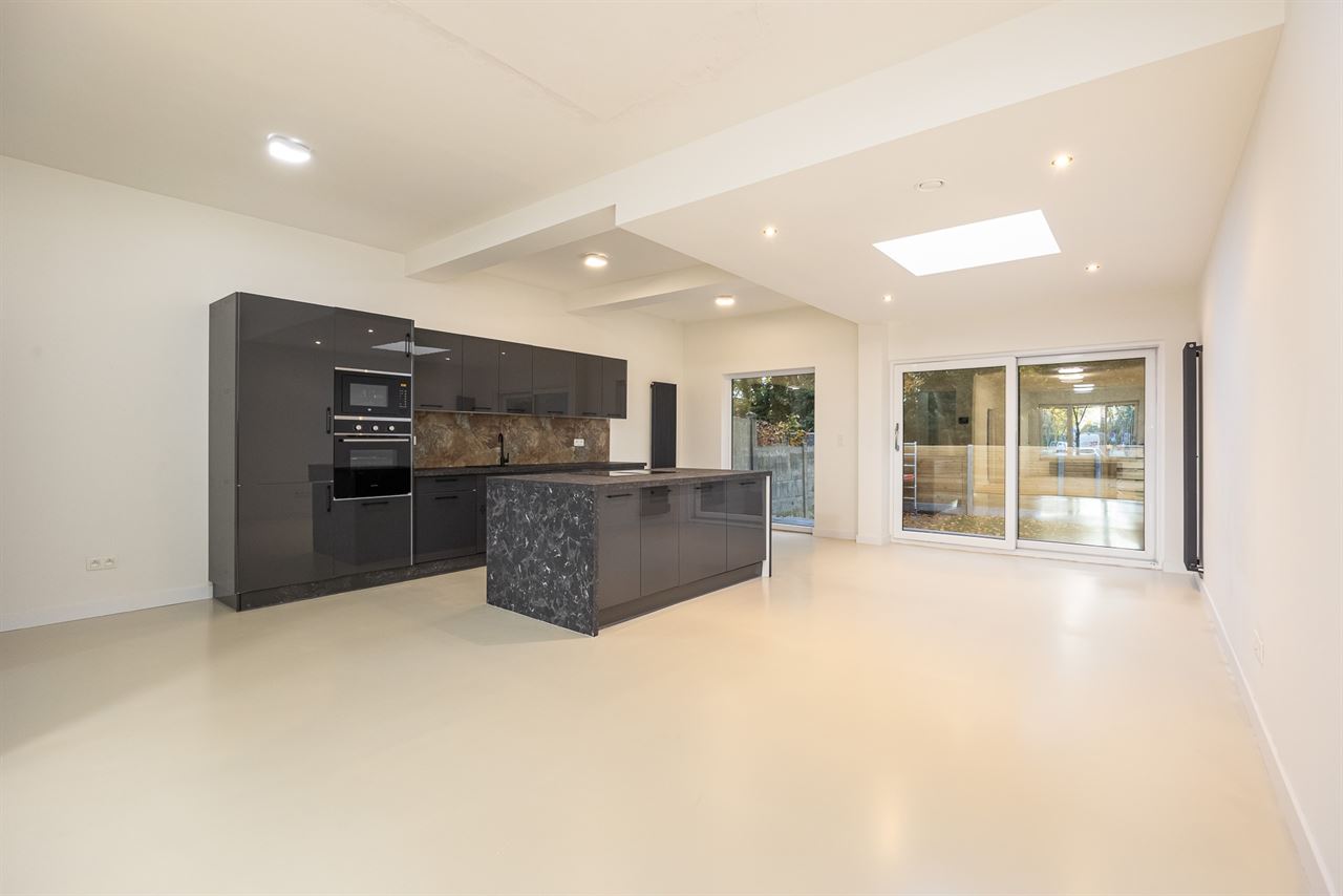 Gerenoveerde woning met unieke parkligging!