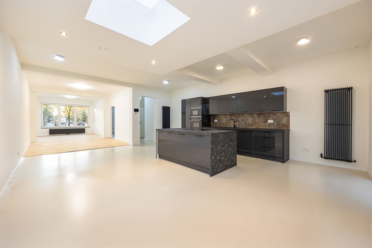 Gerenoveerde woning met unieke parkligging!