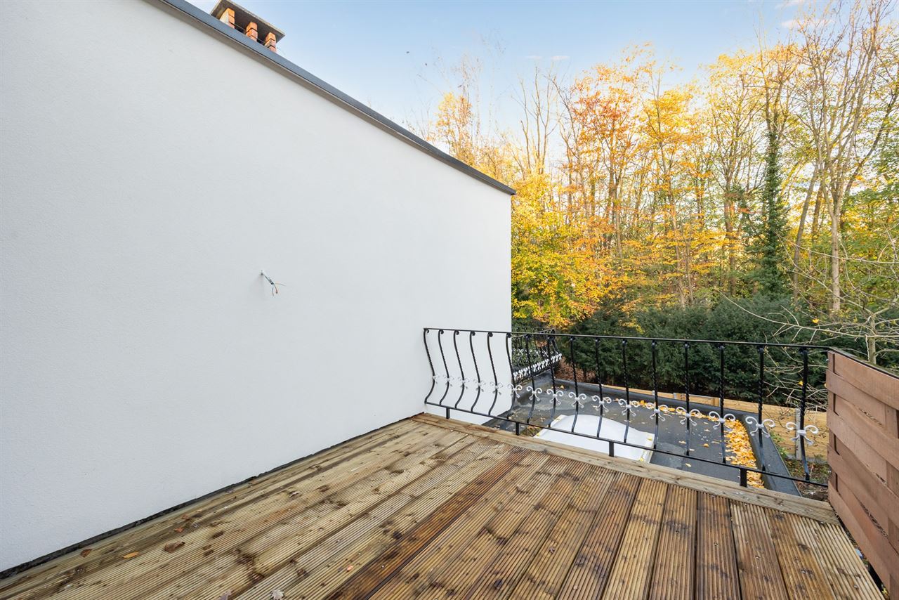 Gerenoveerde woning met unieke parkligging!